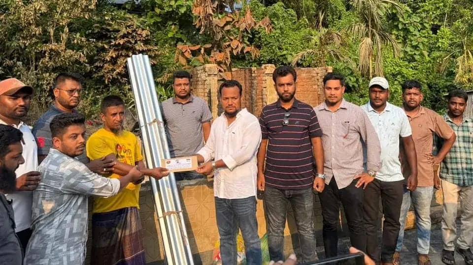 বাঘাইছড়িতে অগ্নিকাণ্ডে ক্ষতিগ্রস্ত পরিবারের পাশে প্রতিমন্ত্রী মীর মোহাম্মদ হেলাল