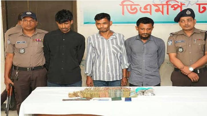 গির্জায় ফাদারকে বেঁধে আড়াই লাখ টাকা লুট গ্রেপ্তার ৩