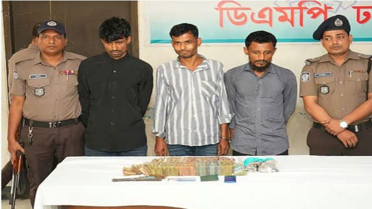 গির্জায় ফাদারকে বেঁধে আড়াই লাখ টাকা লুট গ্রেপ্তার ৩