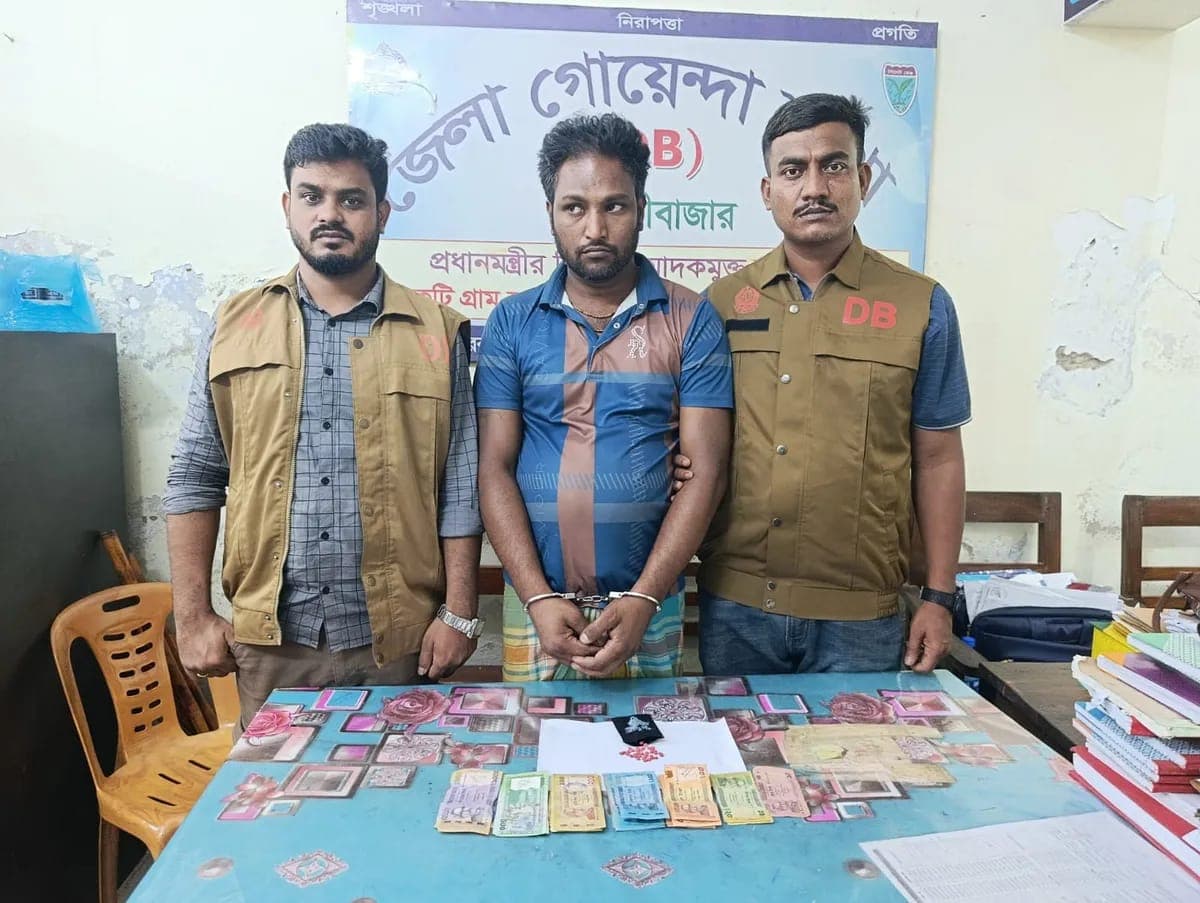 কমলগঞ্জে ডিবির অভিযানে ইয়াবাসহ একাধিক মামলার আসামি আটক